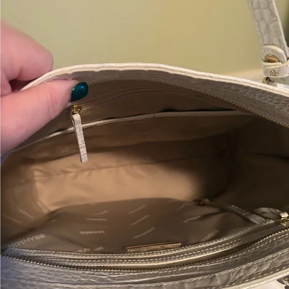 Brahmin Shell White Ezra and wallet(has imperfection on wallet see picture) - Picture 6 of 6